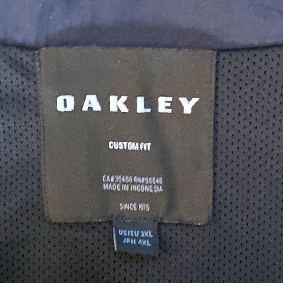 OAKLEY Nylon Jacket. Fits More Like a 1X-2X. Tag says 3x but runs  small - Picture 4 of 4